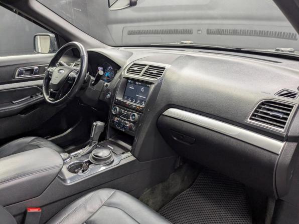 Ford Explorer V Рестайлинг с пробегом 2017 года, цена 2 950 000 рублей, 119596 км, внедорожник, Автокод Объявления