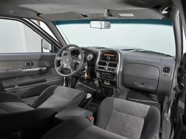 Nissan NP300 с пробегом 2012 года, цена 999 000 рублей, 374000 км, offers.body_type.unknown, Автокод Объявления