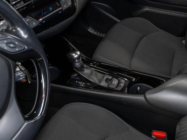 Toyota C-HR I с пробегом 2018 года, цена 2 325 000 рублей, 81591 км, внедорожник, Автокод Объявления