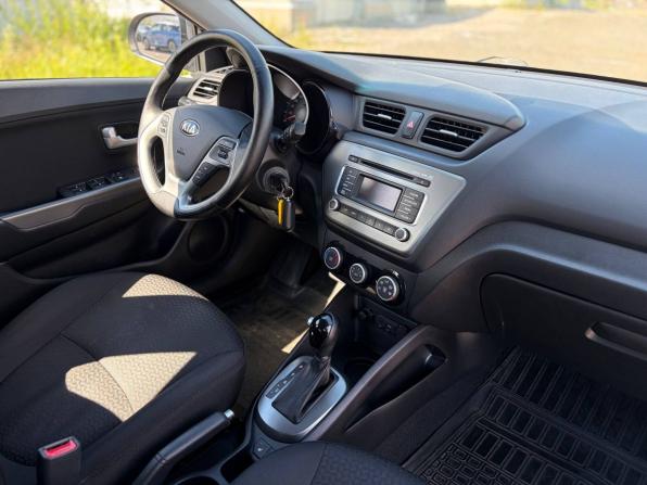 Kia Rio III Рестайлинг с пробегом 2016 года, цена 945 000 рублей, 141200 км, хэтчбек, Автокод Объявления