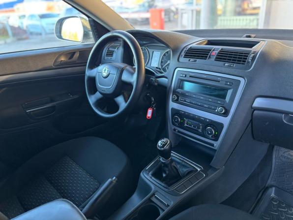 Skoda Octavia II (A5) Рестайлинг с пробегом 2011 года, цена 530 000 рублей, 270000 км, лифтбек, Автокод Объявления