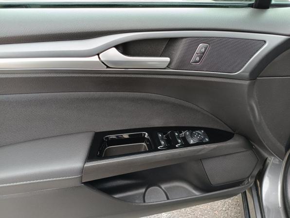 Ford Mondeo V с пробегом 2018 года, цена 1 399 000 рублей, 149990 км, хэтчбек, Автокод Объявления