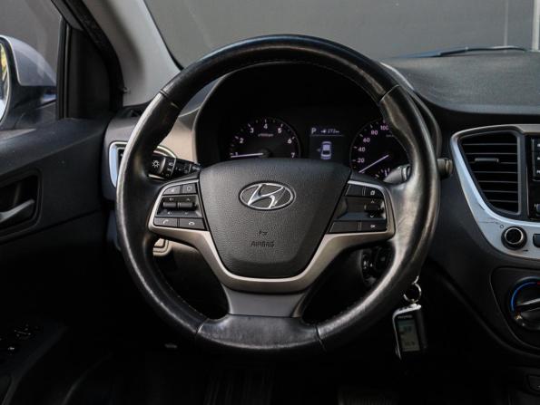 Hyundai Solaris II с пробегом 2017 года, цена 1 328 000 рублей, 99392 км, седан, Автокод Объявления