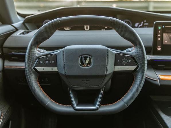 Changan UNI-V I с пробегом 2024 года, цена 2 398 000 рублей, 36817 км, лифтбек, Автокод Объявления