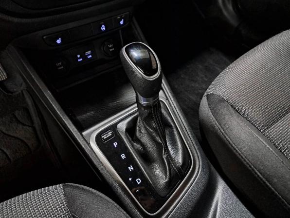 Hyundai Solaris II с пробегом 2017 года, цена 825 000 рублей, 239885 км, седан, Автокод Объявления