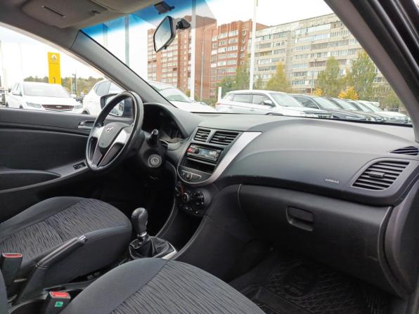 Hyundai Solaris I с пробегом 2014 года, цена 890 000 рублей, 131436 км, седан, Автокод Объявления