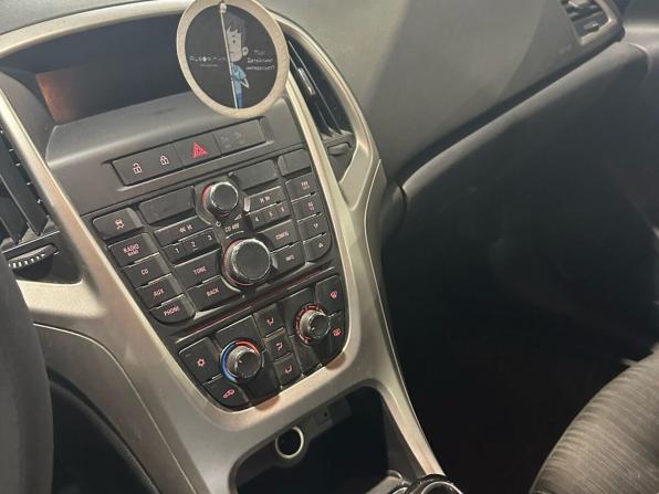 Opel Astra J с пробегом 2011 года, цена 270 000 рублей, 211000 км, хэтчбек, Автокод Объявления