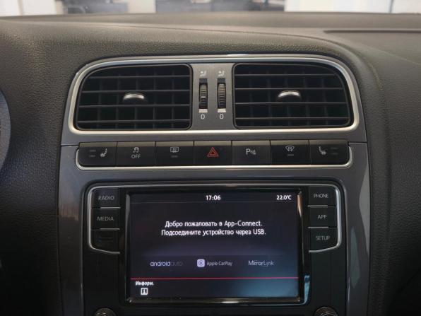 Volkswagen Polo V Рестайлинг с пробегом 2018 года, цена 1 399 000 рублей, 143922 км, седан, Автокод Объявления