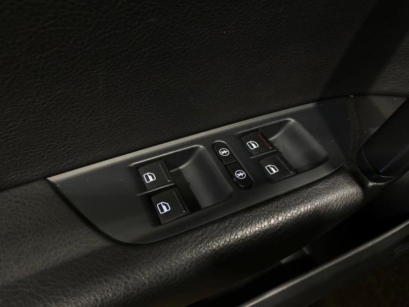 Volkswagen Touareg II с пробегом 2011 года, цена 1 950 000 рублей, 242907 км, внедорожник, Автокод Объявления