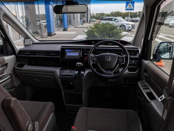 Honda Stepwgn V с пробегом 2015 года, цена 1 819 000 рублей, 111036 км, минивэн, Автокод Объявления