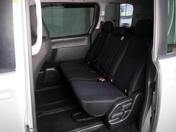 Toyota Voxy III (R80) с пробегом 2017 года, цена 1 998 000 рублей, 152114 км, минивэн, Автокод Объявления