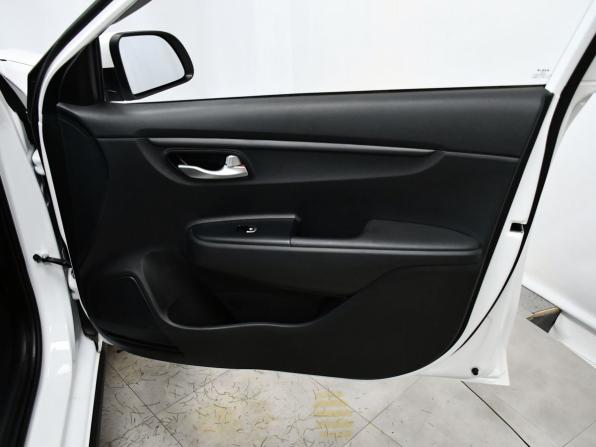 Kia Rio IV Рестайлинг с пробегом 2021 года, цена 1 747 000 рублей, 76302 км, хэтчбек, Автокод Объявления