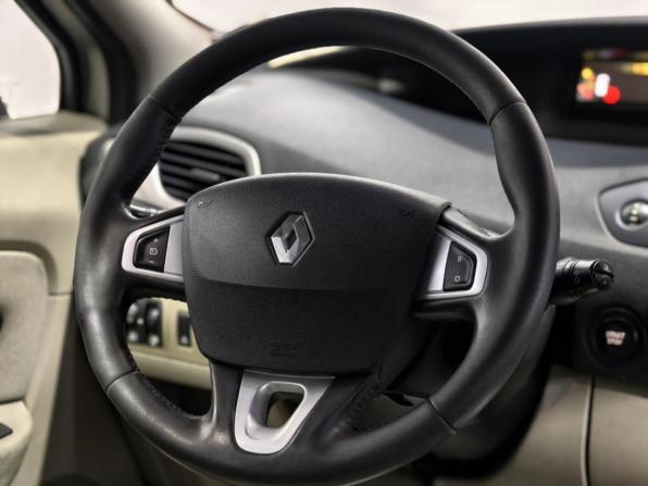 Renault Scenic III с пробегом 2011 года, цена 675 000 рублей, 297436 км, компактвэн, Автокод Объявления