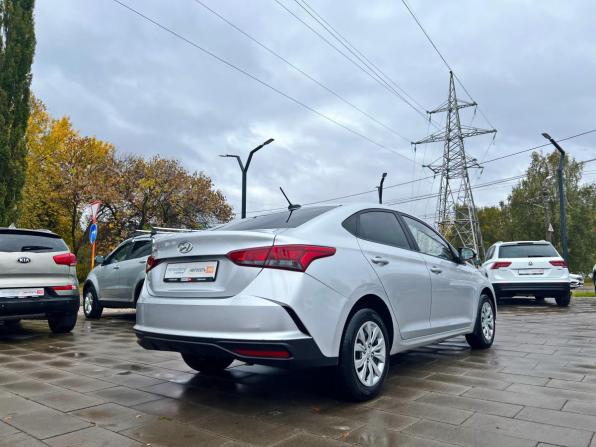 Hyundai Solaris II Рестайлинг с пробегом 2021 года, цена 1 579 700 рублей, 49768 км, седан, Автокод Объявления