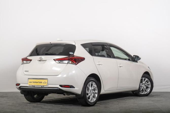 Toyota Auris II Рестайлинг с пробегом 2016 года, цена 1 649 000 рублей, 20000 км, хэтчбек, Автокод Объявления