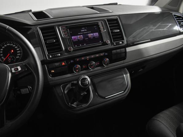Volkswagen Caravelle T6 с пробегом 2018 года, цена 2 550 000 рублей, 221503 км, минивэн, Автокод Объявления