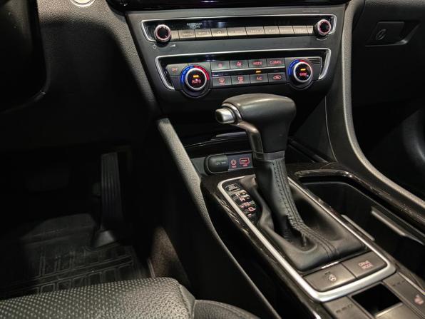 Kia Optima IV Рестайлинг с пробегом 2018 года, цена 1 899 000 рублей, 170000 км, седан, Автокод Объявления