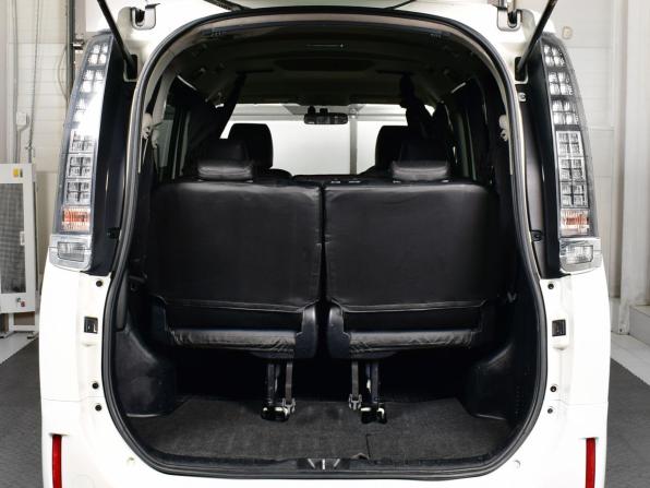 Toyota Voxy III (R80) с пробегом 2016 года, цена 1 579 999 рублей, 395234 км, минивэн, Автокод Объявления