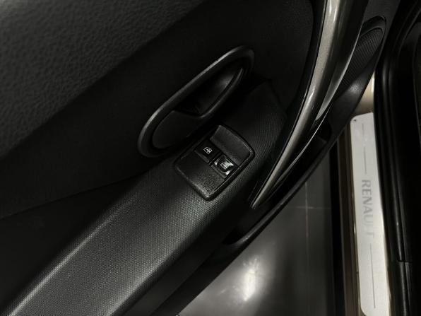 Renault Sandero II Рестайлинг с пробегом 2021 года, цена 1 175 000 рублей, 145748 км, хэтчбек, Автокод Объявления