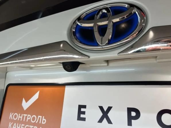 Toyota Prius IV (XW50) с пробегом 2016 года, цена 1 375 000 рублей, 201000 км, лифтбек, Автокод Объявления
