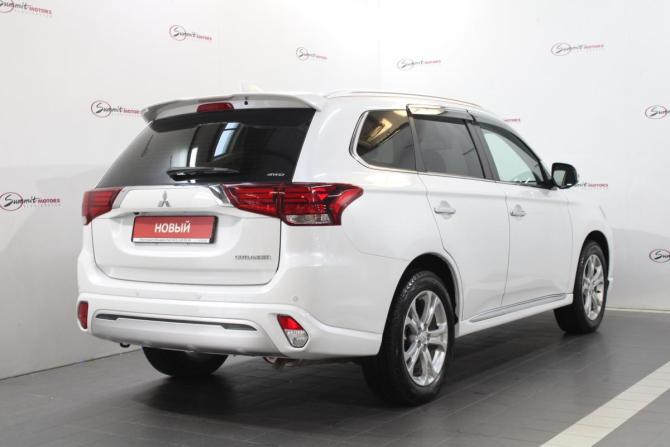 Mitsubishi Outlander III Рестайлинг 3 с пробегом 2022 года, цена 3 700 000 рублей, 305 км, внедорожник, Автокод Объявления