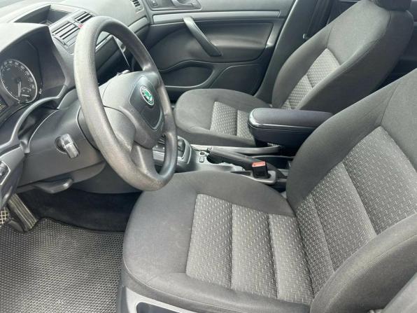 Skoda Octavia II (A5) Рестайлинг с пробегом 2011 года, цена 981 000 рублей, 176972 км, лифтбек, Автокод Объявления