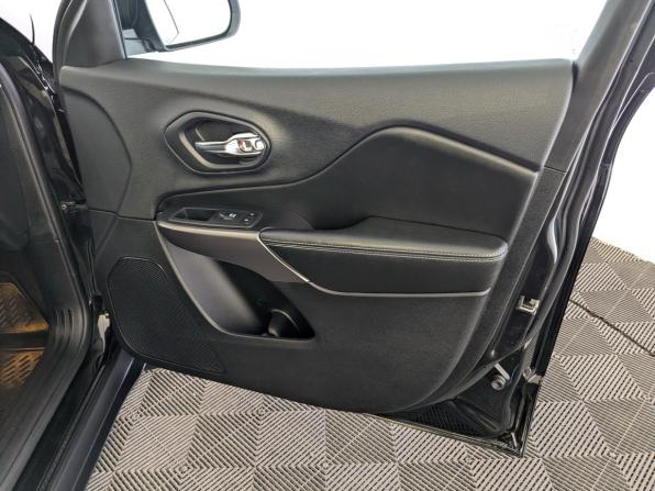 Jeep Cherokee V (KL) Рестайлинг с пробегом 2018 года, цена 2 525 000 рублей, 73810 км, внедорожник, Автокод Объявления