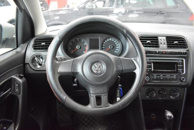 Volkswagen Polo V с пробегом 2015 года, цена 899 000 рублей, 187000 км, седан, Автокод Объявления