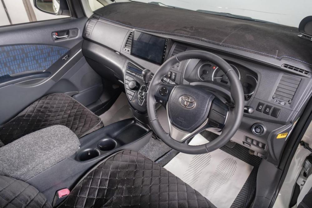 Toyota ISis I Рестайлинг Томск  - изображение 9