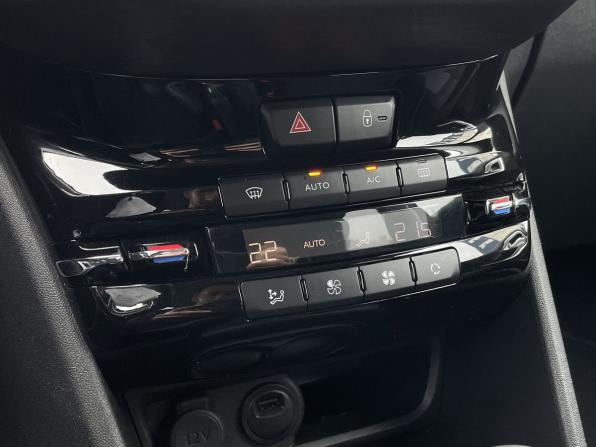 Peugeot 2008 I Рестайлинг с пробегом 2019 года, цена 1 450 000 рублей, 196740 км, внедорожник, Автокод Объявления