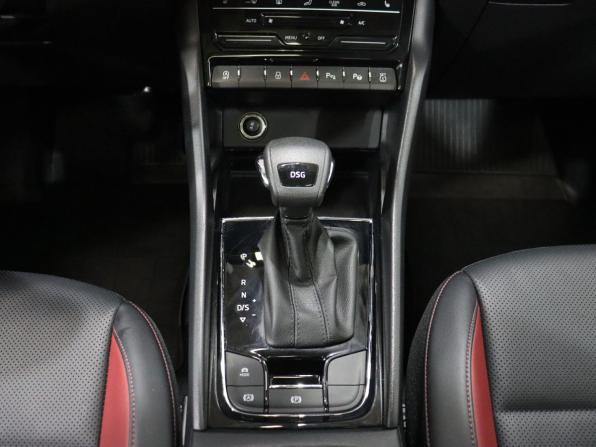 Skoda Karoq I Рестайлинг с пробегом 2024 года, цена 2 979 000 рублей, 63457 км, внедорожник, Автокод Объявления