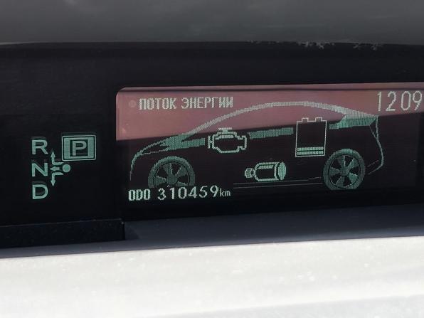Toyota Prius III (XW30) с пробегом 2010 года, цена 896 000 рублей, 310459 км, лифтбек, Автокод Объявления