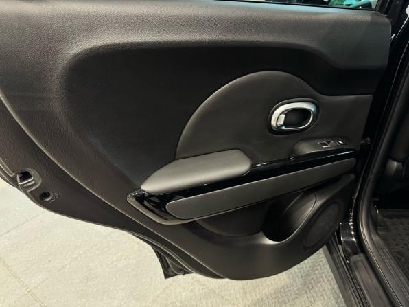 Kia Soul II Рестайлинг с пробегом 2017 года, цена 1 620 000 рублей, 93000 км, хэтчбек, Автокод Объявления
