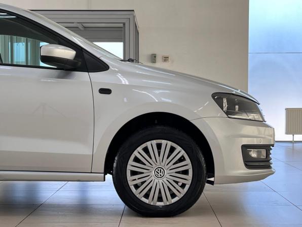 Volkswagen Polo V Рестайлинг с пробегом 2015 года, цена 990 000 рублей, 147000 км, седан, Автокод Объявления
