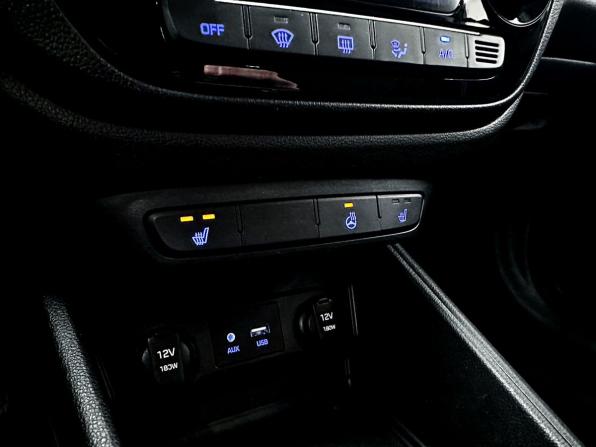 Hyundai Solaris II с пробегом 2018 года, цена 1 349 000 рублей, 176000 км, седан, Автокод Объявления
