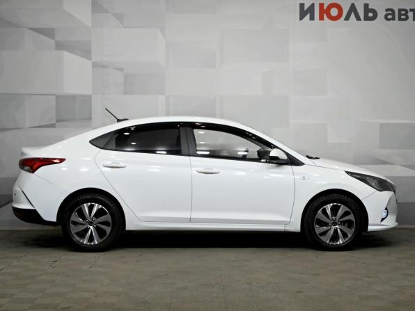 Hyundai Solaris II Рестайлинг с пробегом 2021 года, цена 1 490 000 рублей, 62595 км, седан, Автокод Объявления