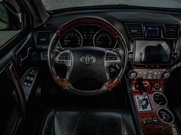 Toyota Highlander II (XU40) Рестайлинг с пробегом 2012 года, цена 2 099 000 рублей, 292282 км, внедорожник, Автокод Объявления