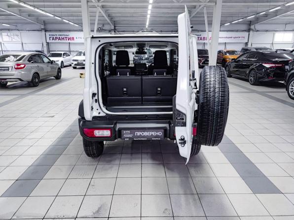 Suzuki Jimny IV с пробегом 2022 года, цена 2 550 000 рублей, 21862 км, внедорожник, Автокод Объявления