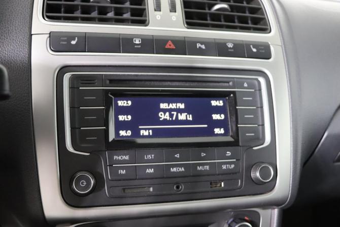 Volkswagen Polo V Рестайлинг с пробегом 2018 года, цена 1 349 990 рублей, 87458 км, седан, Автокод Объявления
