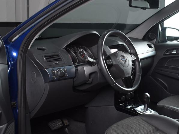 Opel Astra H Рестайлинг с пробегом 2011 года, цена 714 995 рублей, 83557 км, хэтчбек, Автокод Объявления