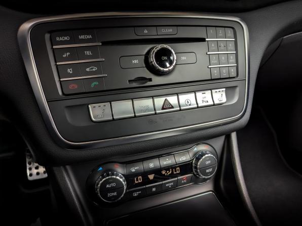 Mercedes-Benz GLA I (X156) Рестайлинг с пробегом 2019 года, цена 2 595 000 рублей, 49821 км, внедорожник, Автокод Объявления
