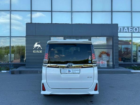 Toyota Noah III (R80) Рестайлинг с пробегом 2019 года, цена 2 999 000 рублей, 94163 км, минивэн, Автокод Объявления