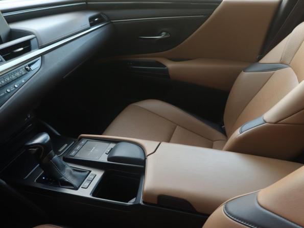 Lexus ES VII с пробегом 2018 года, цена 3 723 000 рублей, 118000 км, седан, Автокод Объявления
