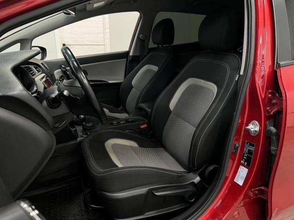 Kia Ceed II с пробегом 2015 года, цена 1 380 000 рублей, 79127 км, хэтчбек, Автокод Объявления