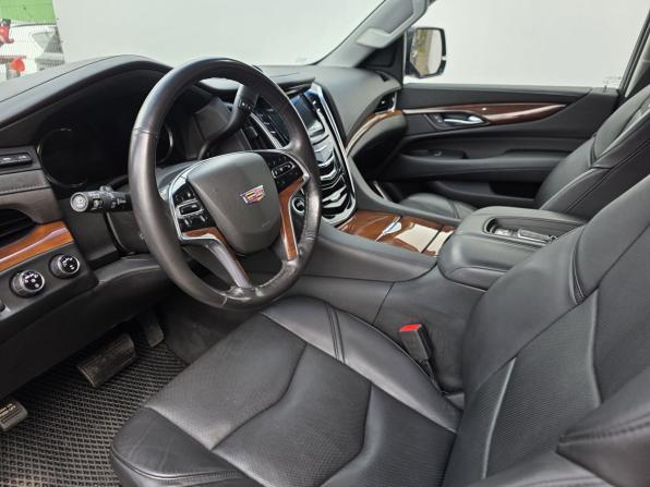 Cadillac Escalade IV с пробегом 2019 года, цена 4 985 000 рублей, 121000 км, внедорожник, Автокод Объявления