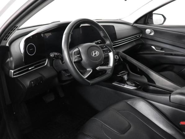 Hyundai Elantra VII (CN7) Рестайлинг с пробегом 2024 года, цена 2 090 000 рублей, 64000 км, седан, Автокод Объявления