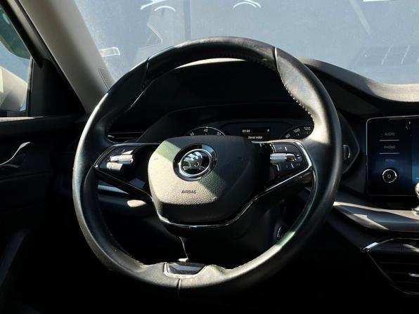 Skoda Octavia IV (A8) с пробегом 2021 года, цена 2 462 400 рублей, 62883 км, лифтбек, Автокод Объявления