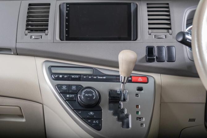 Toyota ISis I Рестайлинг с пробегом 2010 года, цена 1 479 000 рублей, 120000 км, компактвэн, Автокод Объявления