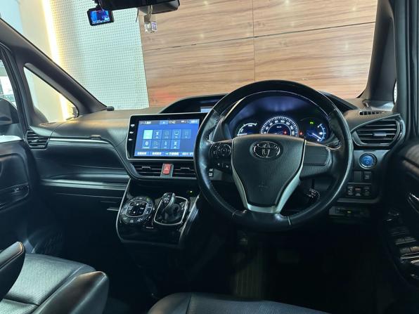 Toyota Esquire I Рестайлинг с пробегом 2019 года, цена 2 400 000 рублей, 134210 км, минивэн, Автокод Объявления