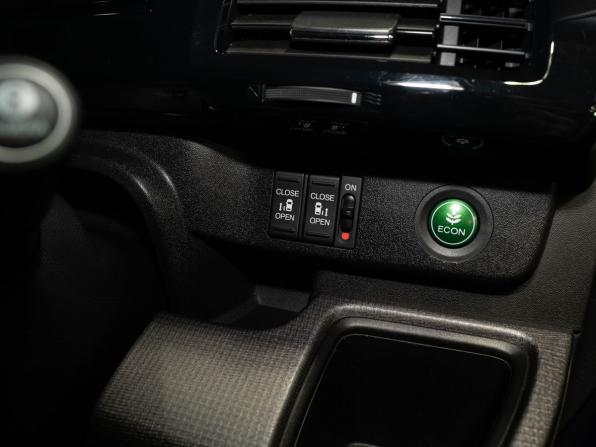 Honda Stepwgn V Рестайлинг с пробегом 2019 года, цена 2 580 000 рублей, 20500 км, минивэн, Автокод Объявления